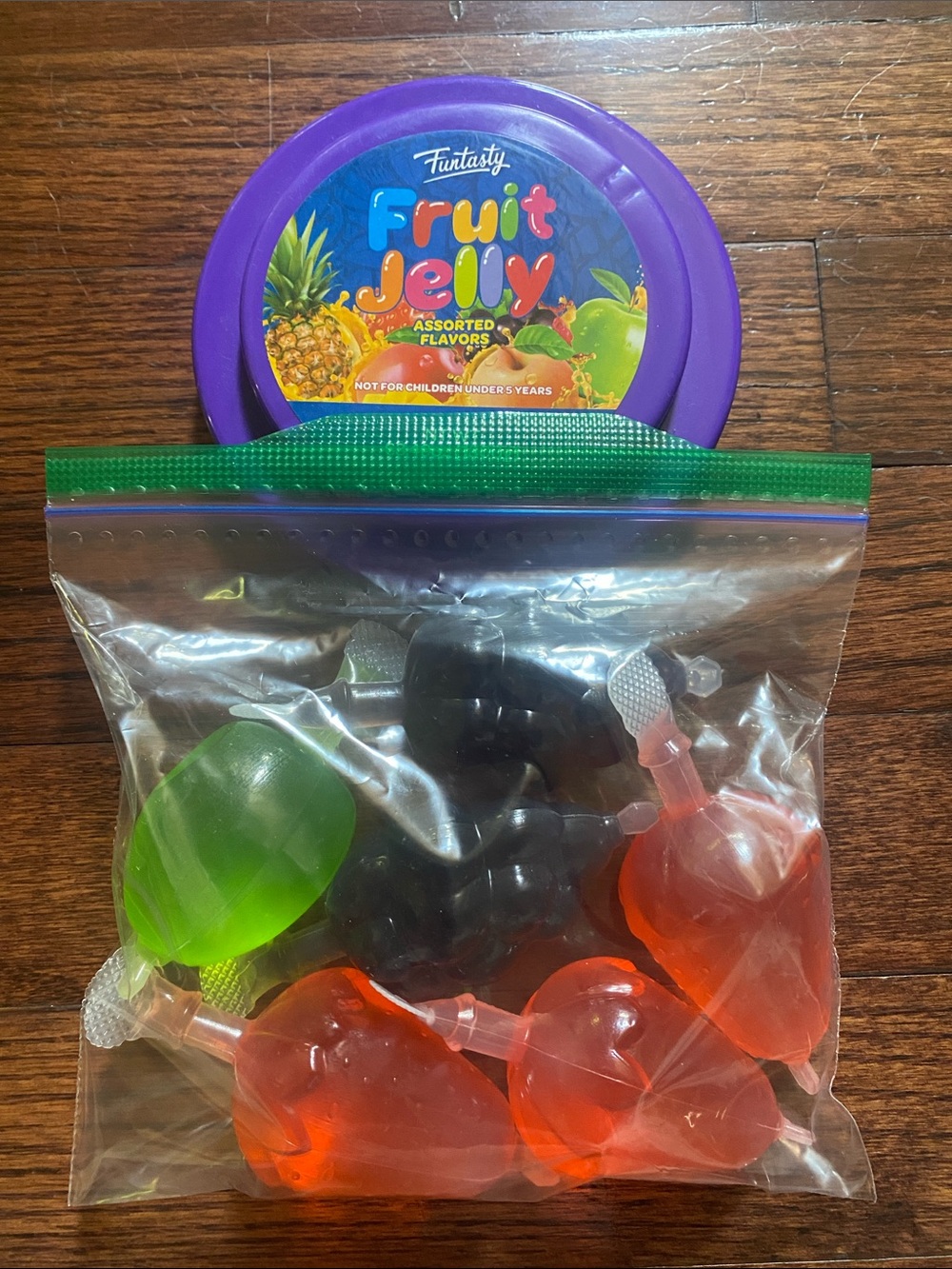 Six pieces of tik tok jelly fruit candy